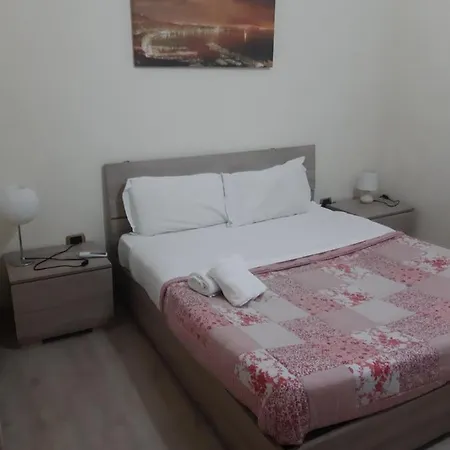 Gradoni Di Chiaia Apartment