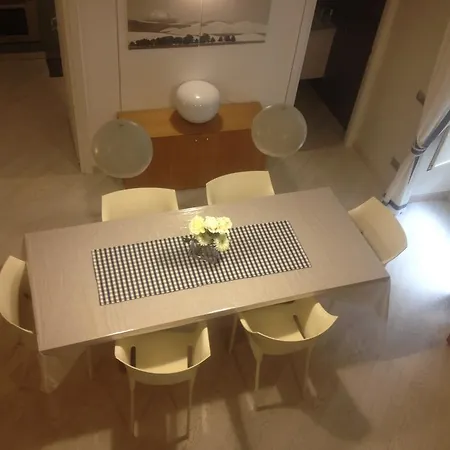 Gradoni Di Chiaia Apartment Naples