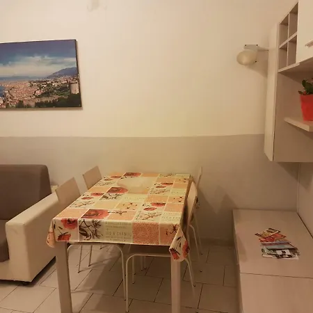 Gradoni Di Chiaia Apartment